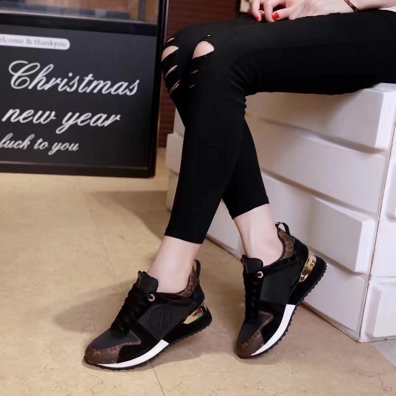 Basket louis vuitton noir femme sales